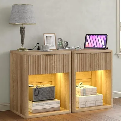 Image de Ensemble de deux tables de chevet avec éclairage LED et prises/ports USB, petite commode avec tiroir, meuble haut offrant un grand espace de rangement pour les petits espaces, table d'appoint pour chambre, en chêne