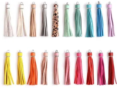 Immagine prodotto di Ciondoli con nappine in pelle: accessori fai da te in 20 colori