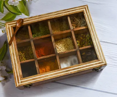 Immagine prodotto di Scatola per spezie in legno con coperchio in vetro e cucchiaino