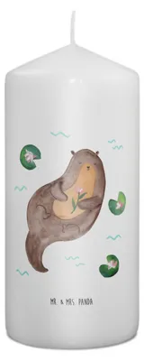 Produktbild von Mr. & Mrs. Panda Kerze Otter Seerose 15 x 7 cm - Weiß - Geschenk, Wasser, glücklich, Erinnerungskerze, Seeotter, Stumpenkerze, Erinnerungslicht, Fluss, Wachskerze