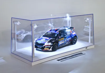 Obrázok produktu pre Plexisklová vitrína s LED osvetlením pre modely 1:18 - biela základňa Triple9