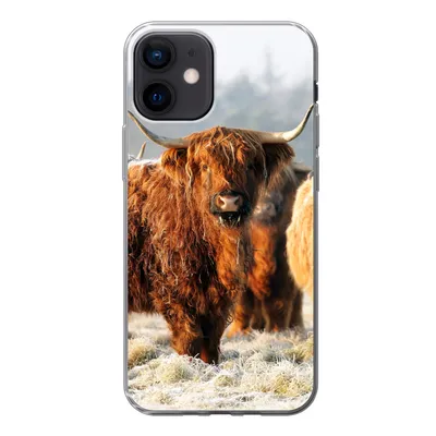 Produktbild von MuchoWow® Handyhülle Schutzhülle Hülle für iPhone 12 Schottische Highlander - Schnee - Wald Silikon Softcase Handy Hülle - Schutzhülle