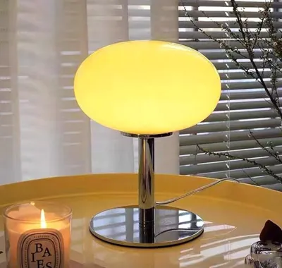 Image de Lampe de table en verre décorative avec abat-jour beige