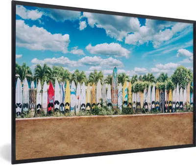 Produktbild von MuchoWow® Gerahmtes Poster Surfbretter in einer Reihe 90x60 cm - Poster mit Schwarzem Bilderrahmen Wandposter Rahmen Foto Bilder - Fotorahmen - Foto-Plakat