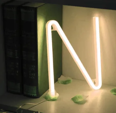 Produktbild von LED NEON Buchstaben - weißes kaltes Licht - N
