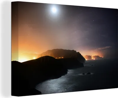 Produktbild von OneMillionCanvasses® - Leinwandbilder - 140x90 cm, Die Lichter der Stadt leuchten am Meer entlang in Madeiras Nacht, Wandbilder Kunstdruck Wanddekoration - Foto auf Leinwand -