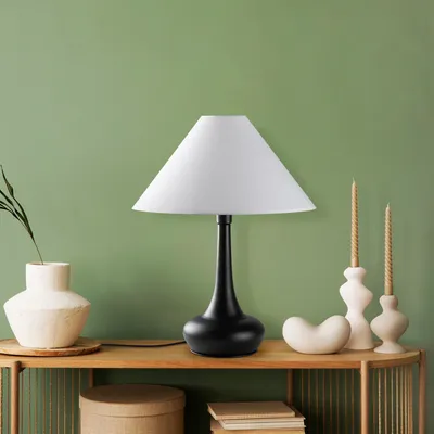 Produktbild von Opviq, Hochwertige Tischlampe, Metallkörper, 50 x 50 x 63 cm, Stoffschirm Ø12-50 h:25 cm, E27 Max 40 W, IP20, Schwarz-Weiß Design, Ideal für modernes Wohnen.