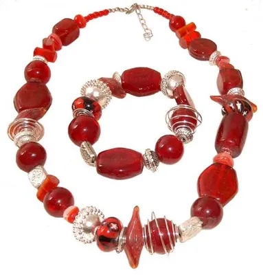 Produktbild von Armband aus echten Glasperlen rot, Armkette