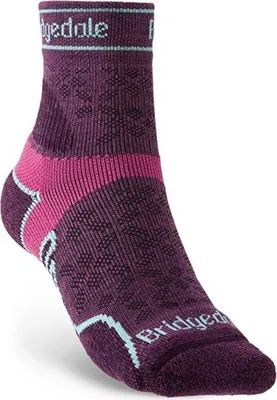Produktbild von Bridgedale Trail Run Lightweight T2 Merino Sport 3/4 Crew Women's Barva: damson / Velikost: L