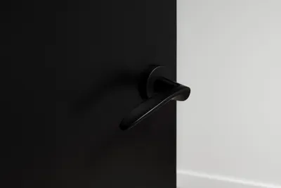 Immagine prodotto di Maniglie per porte Lavuzo Lodini nere su rosetta rotonda - per set