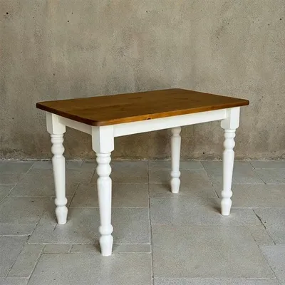 Productafbeelding van Grote eettafel met een eikenkleurige houten blad – geborsteld, ecologisch geolied. Houten eettafel in landelijke stijl, 70 x 60 cm