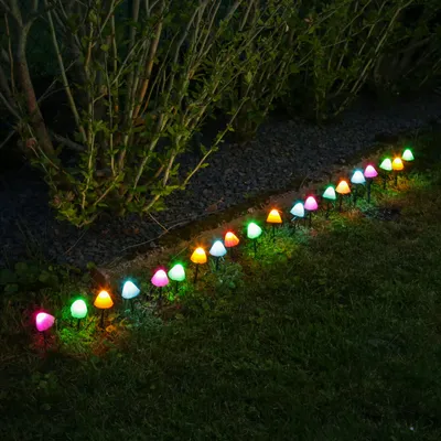 LED Lichterkette Mini Pilze - 20 Gartenstecker mit Erdspiessen - 8 Funkt. - Timer - L- 3-8m - bunt