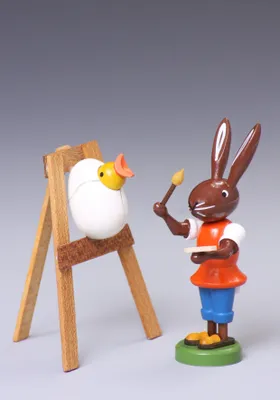 Produktbild von Osterfigur Hase mit Staffelei Höhe ca 9 cm NEU