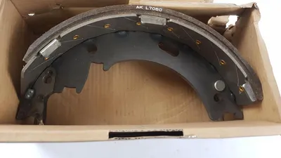 Imagen del producto de Kit de freno trasero original Mitsubishi, código MK326921