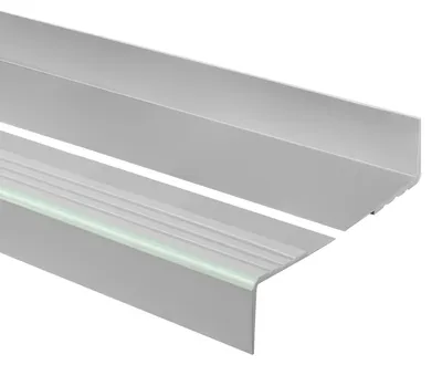 Obrázek produktu pro QUEST Schodová lišta 40x40 mm, 1.5m RDFL PVC, Protiskluzová schodová hrana, schodový profil, ochrana schodů, šedá