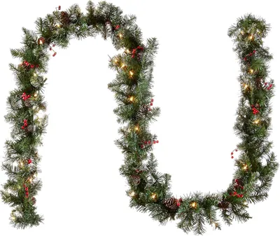 Produktbild von Beleuchtete künstliche Weihnachtsgirlande | Beflockt mit gemischten Dekorationen und weißen Lichtern | Glitzernde Bergfichte – 9 Fuß