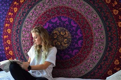 Productafbeelding van Famanu wandtapijt, India, boheems, oranje, psychedelisch, bloemenmotief - 213 x 137 cm