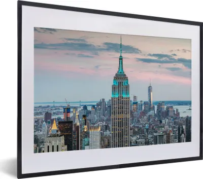 Produktbild von MuchoWow® MuchoWow® Gerahmtes Poster Das beleuchtete Empire State Building in New York 40x30 cm - Poster mit zchwarzem Bilderrahmen - Bilderrahmen - Poster im Rahmen