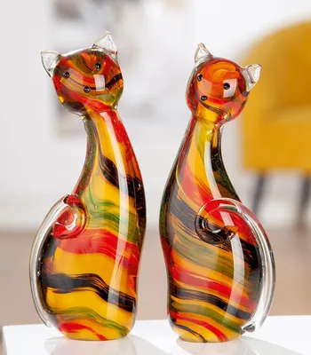 Produktbild von Gilde GlasArt Katze sitzend durchgefärbt und mundgeblasen, amber/grün/rot H: 20 cm B: 8.50 cm T: 5.5 cm 39627