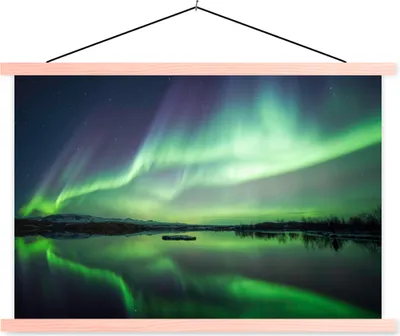 Produktbild von MuchoWow® Textilposter Nordlicht - See - Island - Grün - Wald - Schnee 120x80 cm mit holzfarbenen Rahmen - Aufhängeset