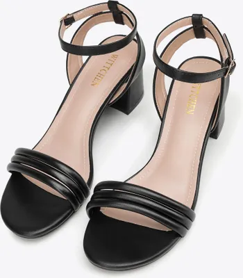Imagen del producto de Sandalias de mujer Wittchen con tiras en el talón, color negro, fabricadas en cuero sintético
