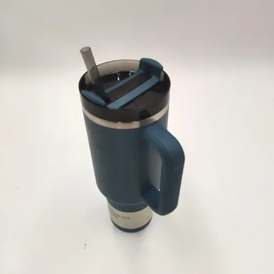 Immagine prodotto di Stanley Quencher H2.0 Bottiglia FlowState 1.2L Thermo Mug Raffredda 11 Ore 48 Ore Ghiaccio Bottiglia Thermos Lavabile in lavastoviglie BPA Free Coffee Mug To Go Blue Spruce