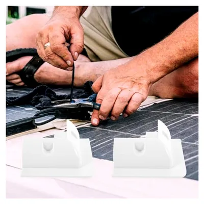 Produktbild von 4 Stück Weiße Abs Halterungen für Solarpanels mit Kantenschutz zur einfachen Montage ohne Bohren für Wohnmobile und Caravans