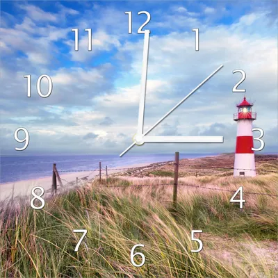Produktbild von Wallario Design Wanduhr Leuchtturm am Strand von Sylt aus Echtglas, Größe 30 x 30 cm