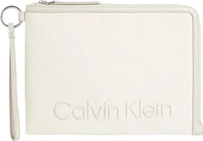 Zdjęcie produktu dla Logo Calvin Klein w stylu reliefowym