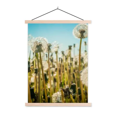 Produktbild von MuchoWow® Textilposter Blumen - Löwenzahn - Gras 120x160 cm mit holzfarbenen Rahmen - Plakatkarton