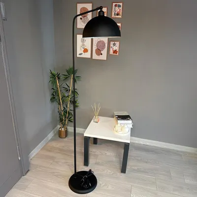 Produktbild von Moderne Stehlampe aus Metall mit E27, Verstellbarer Lampenschirm
