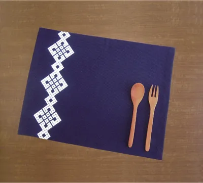 Produktbild von Olympus Kogin Stickpackung "Tischset Navy, 1 St", Zählmuster, 30x40cm, Original aus Japan