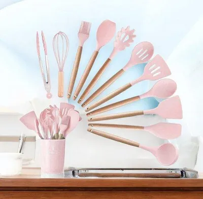 Produktbild von Famanu Küchenutensilien Set 12-teilig - Hitzebeständig, Silikon, Holzgriff, Rosa