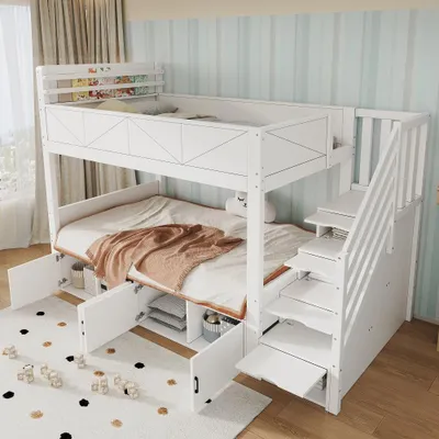 Immagine prodotto di Letto a castello 90x200 cm, bianco, realizzato in legno composito e pino, con scaletta contenitore e ripiani a giorno, design moderno a pannelli, ideale per camerette per bambini