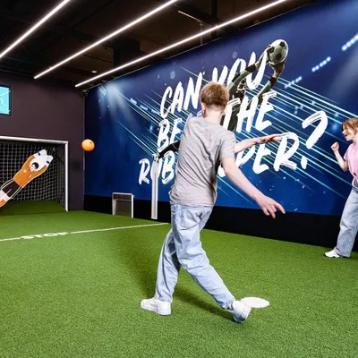 Zdjęcie produktu dla mydays Football Adventure World Frankfurt am Main; Podaruj doświadczenie jako prezent lub przeżyj je sam; Voucher dla 2 osób