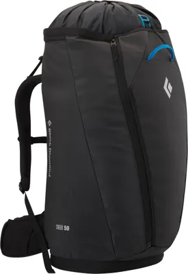 Schwarzer Climbing Rucksack "Creek 50" von Black Diamond; seitliche Ansicht mit Reißverschluss und Tragegriff.