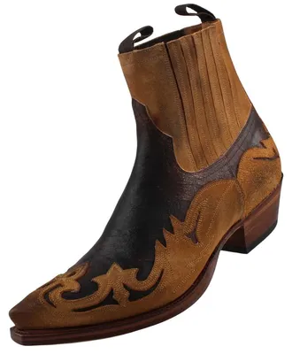 Auf dem Bild ist ein brauner Stiefel zu sehen der an der linken Seite abgebildet ist. Der Stiefel hat eine klassische Form mit einer leichten Struktur und einer robusten Sohle.