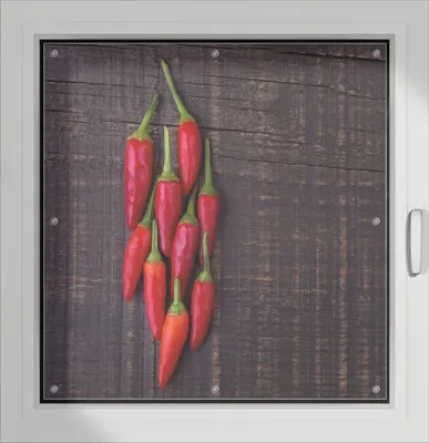 Produktbild von Wallario Lichtschutzbild, Dekorativer Sichtschutz Sonnenschutz 96 x 93 cm mit Motiv: Rote Paprikaschoten auf einem dunkelbraunem Holzbrett - Verdunklung ohne Bohren