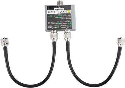 Productafbeelding van Combinator voor binnen gebruik, geschikt voor UHF- en VHF-antennes, met een frequentiebereik van 44-148 MHz en 400-470 MHz