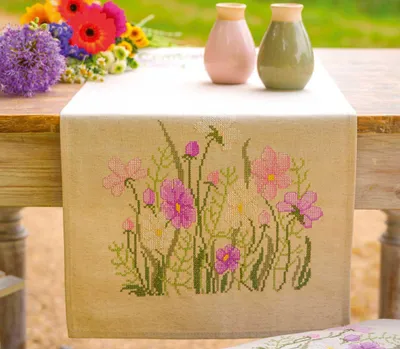 Produktbild von Vervaco Tischläufer Kreuzstich Stickpackung "Rosa Blumen ", Stickbild vorgezeichnet, 35x95cm