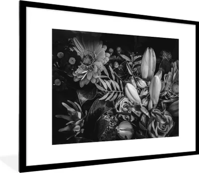 Produktbild von MuchoWow® Gerahmtes Poster Blumenstrauß - Stilleben - Blumen - Pflanzen - Rot 80x60 cm - Poster mit Schwarzem Bilderrahmen Wandposter Rahmen Foto Bilder - Schlafzimmer-Dekorationen - Fotoposter