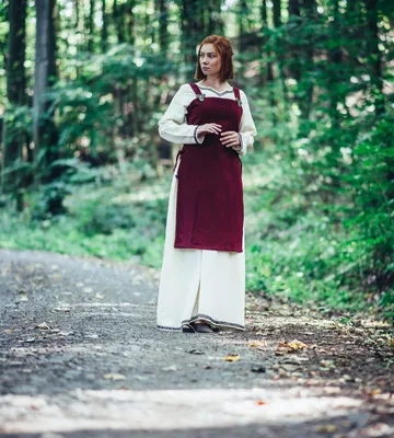 Produktbild von Wikinger Überkleid aus Wolle Rot "Aila" L/XL