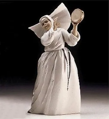 Obrázek produktu pro Ručně vyrobená porcelánová figurka sestry s tamburínou