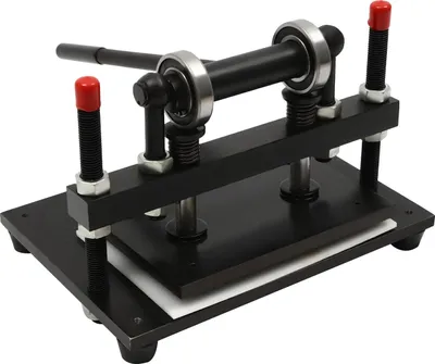 Immagine prodotto di Macchina per il taglio della pelle - Punzonatrice manuale - Forza di compressione 2 tonnellate - Corsa 15 mm - Spessore del materiale 0-10 cm - Larghezza di alimentazione 31 cm - Altezza piastra regolabile 10 cm