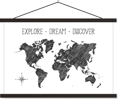 Produktbild von MuchoWow® Textilposter Weltkarte - Zitat - Windrose 60x40 cm mit schwarzem Rahmen - Hölzernes