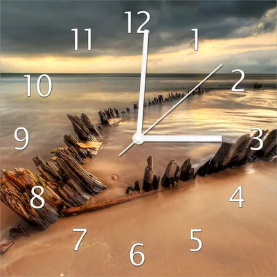 Produktbild von Wallario Design Wanduhr Bootswrack in Irland am Strand aus Echtglas, Größe 30 x 30 cm
