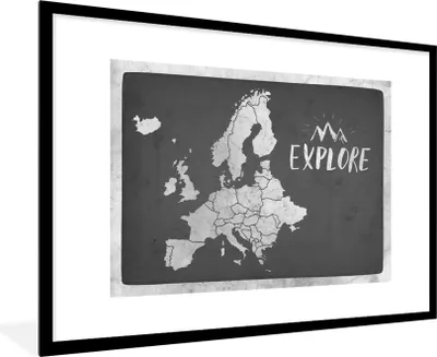 Produktbild von MuchoWow® Gerahmtes Poster Vintage Eurocard mit dem Text "Explore" - schwarz und weiß 90x60 cm - Poster mit Schwarzem Bilderrahmen Wandposter Rahmen Foto Bilder - Wanddekoration - Fotos