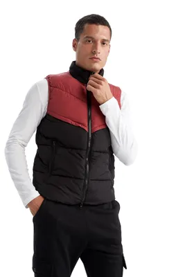 Immagine prodotto di Gilet da uomo DeFacto, modello D.RED, taglia M