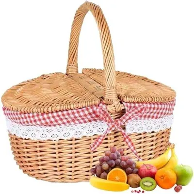 Image de Panier de pique-nique : Design élégant, tressé en rotin, forme ovale avec couvercle, équipé d'une anse. Fabriqué avec des matériaux de haute qualité, idéal pour les pique-niques et les fêtes. Panier de rangement