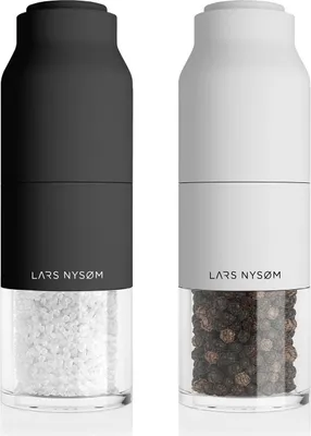 Produktbild von LARS NYSØM Salz und Pfeffermühlenset Edelstahl mit verstellbarem Mahlwerk I Flaschendesign Gewürzmühlen Set Manual (Black/White)